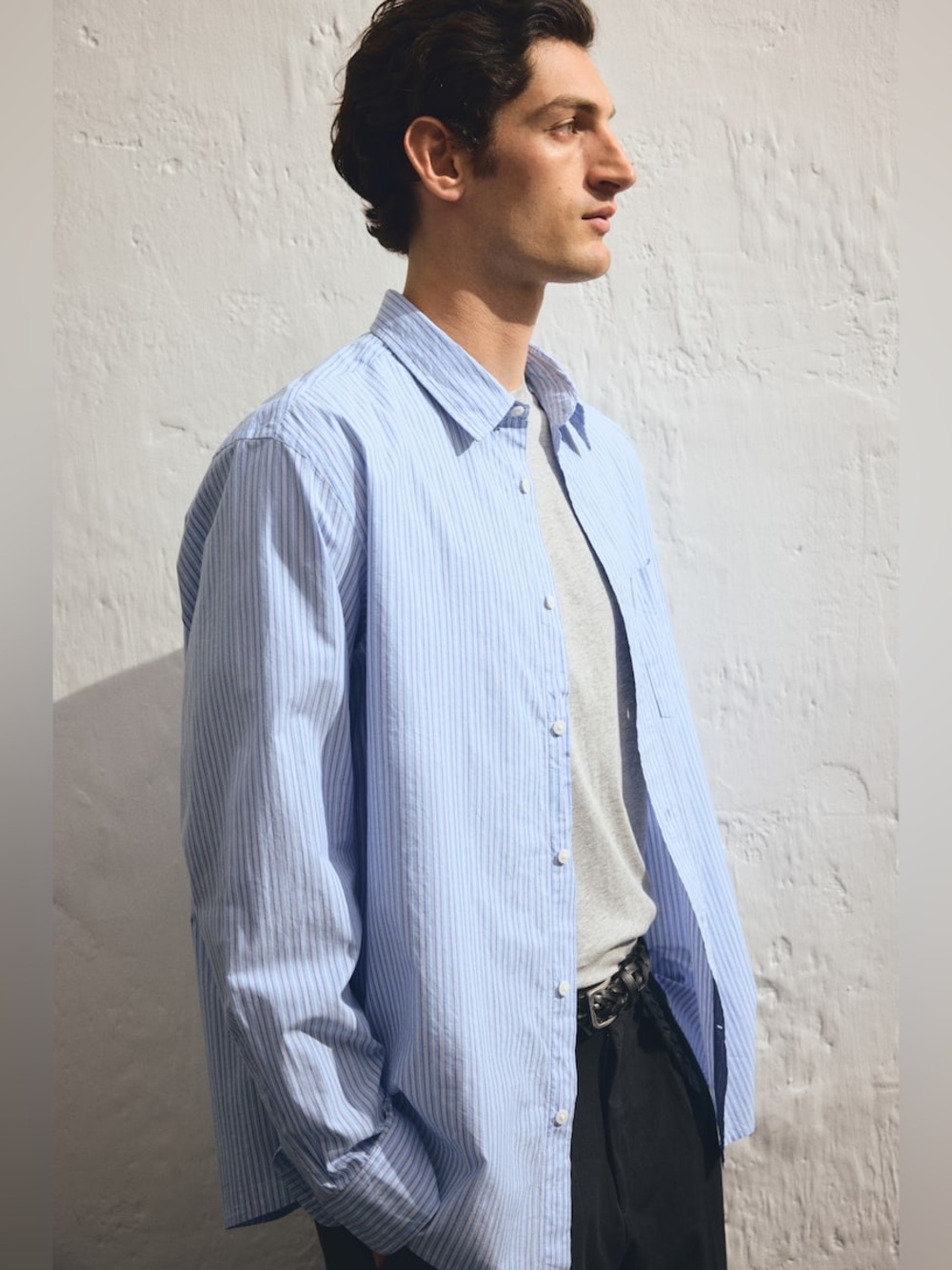 Uniqlo Men’s Cotton Light Blue & Black Thin Striped Collared Button Up Shirt